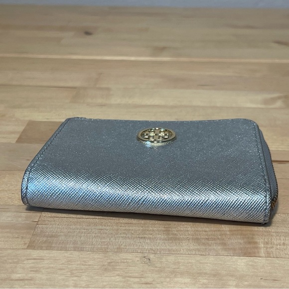 Tory Burch Zipper Around Silver-tone leather mini Pouch - Picture 5 of 9